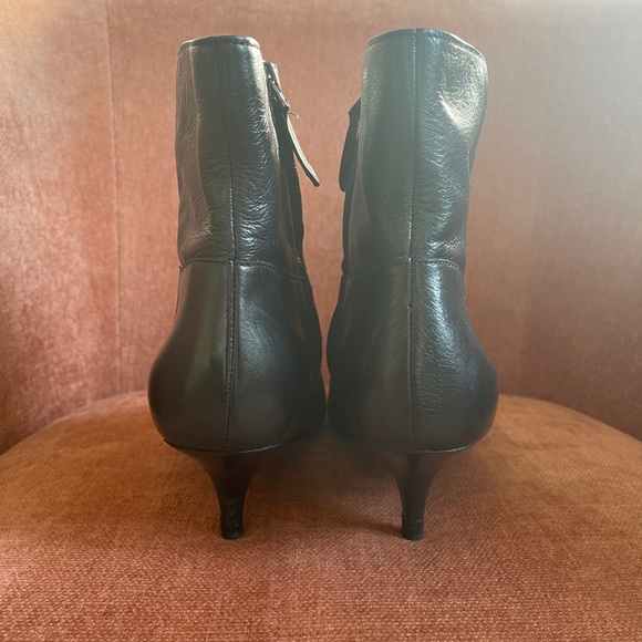 Kenneth Cole - Picture 2 of 4